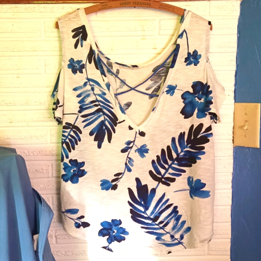 LA Relaxed Open Shoulder Top